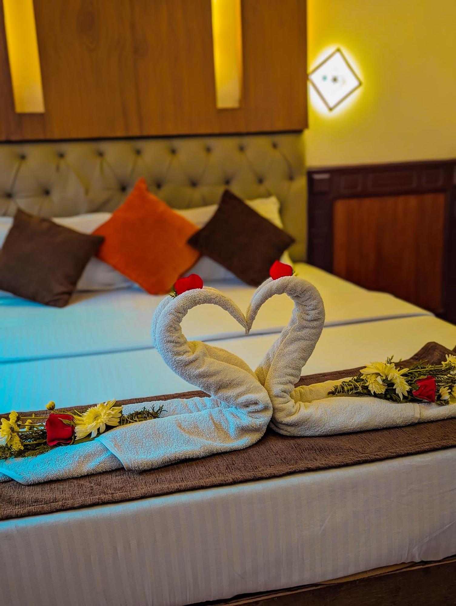 Grand Villa Houseboat Kumarakom Exterior photo